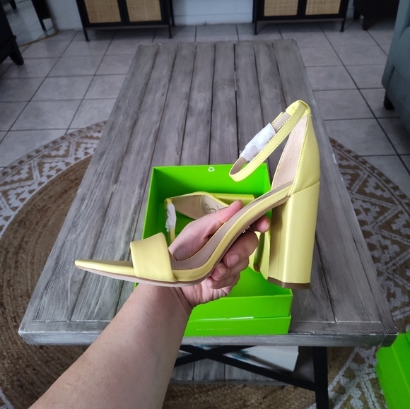 New Sam Edelman Leather Yaro Ankle Strap Heel in Butter Yellow $120 - Picture 7 of 9